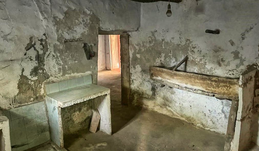 Zu-verkaufen-großes-traditionelles-Haus-zur-Renovierung-in-Son-Servera