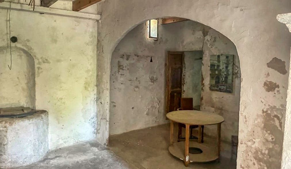 Zu-verkaufen-großes-traditionelles-Haus-zur-Renovierung-in-Son-Servera