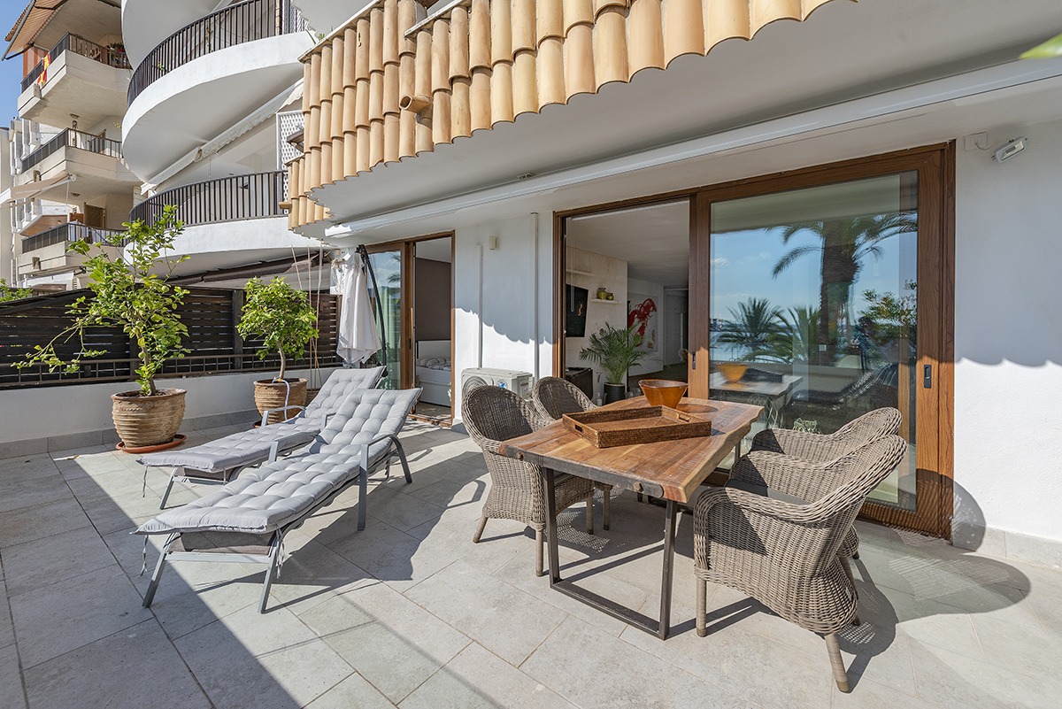 Luxuriöse-Wohnung-direkt-am-Meer-in-Puerto-de-Alcudia