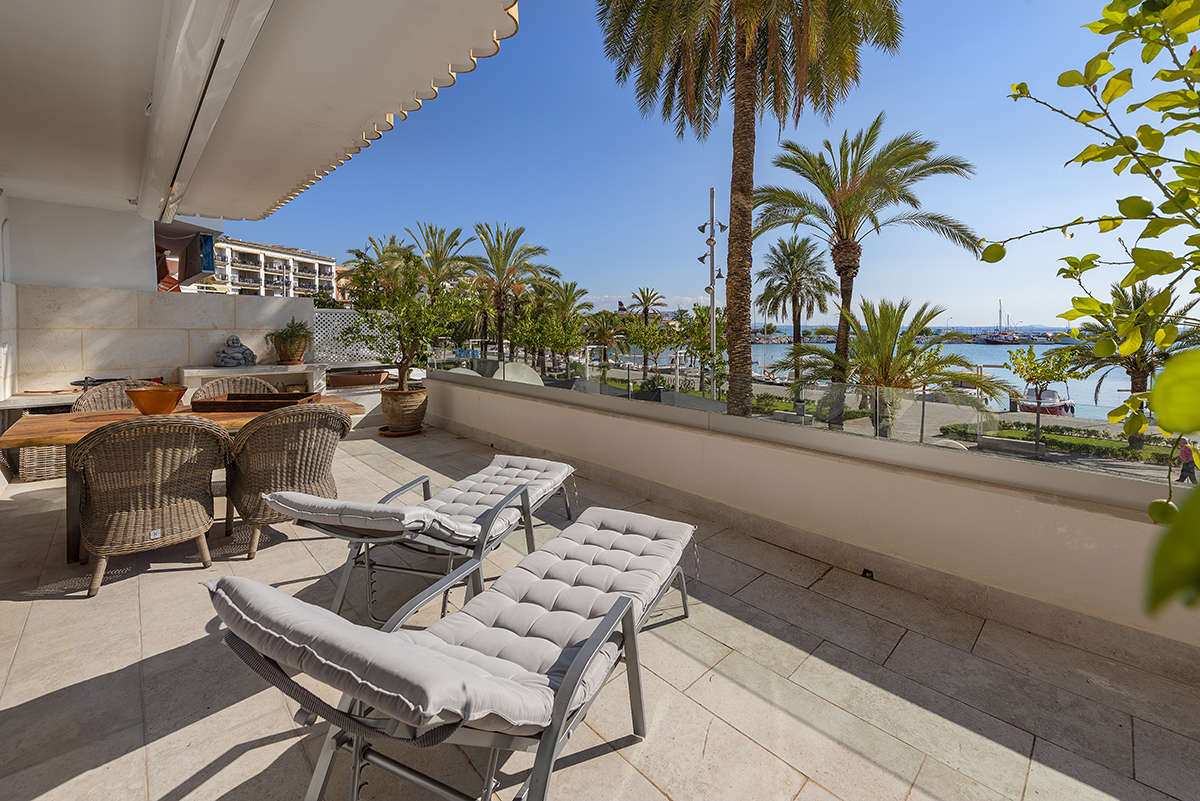 Luxuriöse-Wohnung-direkt-am-Meer-in-Puerto-de-Alcudia