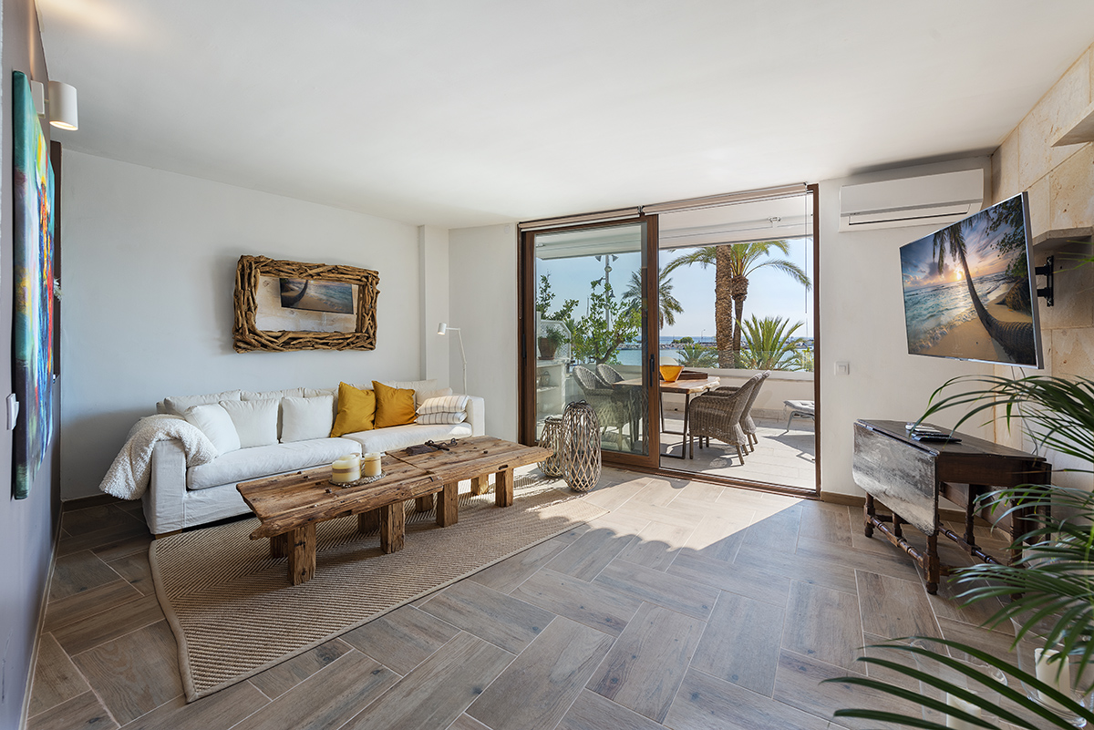 Luxuriöse-Wohnung-direkt-am-Meer-in-Puerto-de-Alcudia