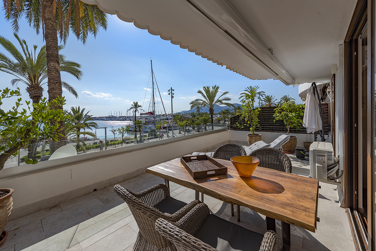 Luxuriöse-Wohnung-direkt-am-Meer-in-Puerto-de-Alcudia