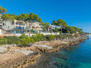 Lujosa-Villa-frente-al-mar-en-Alcanada-Alcudia-Mallorca