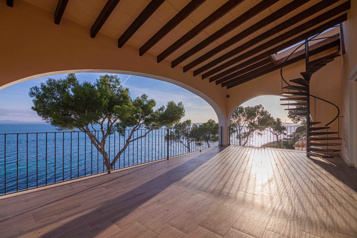 Luxus-Villa-am-Meer-in-Alcanada-Alcudia-Mallorca