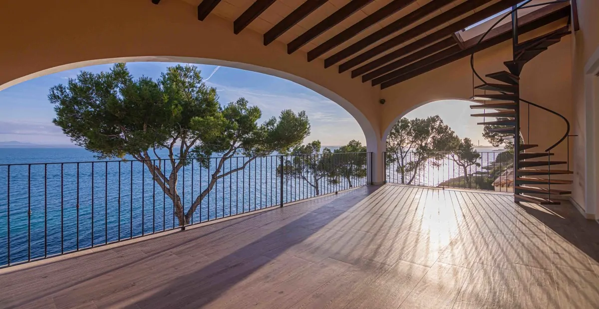 Luxus-Villa-am-Meer-in-Alcanada-Alcudia-Mallorca