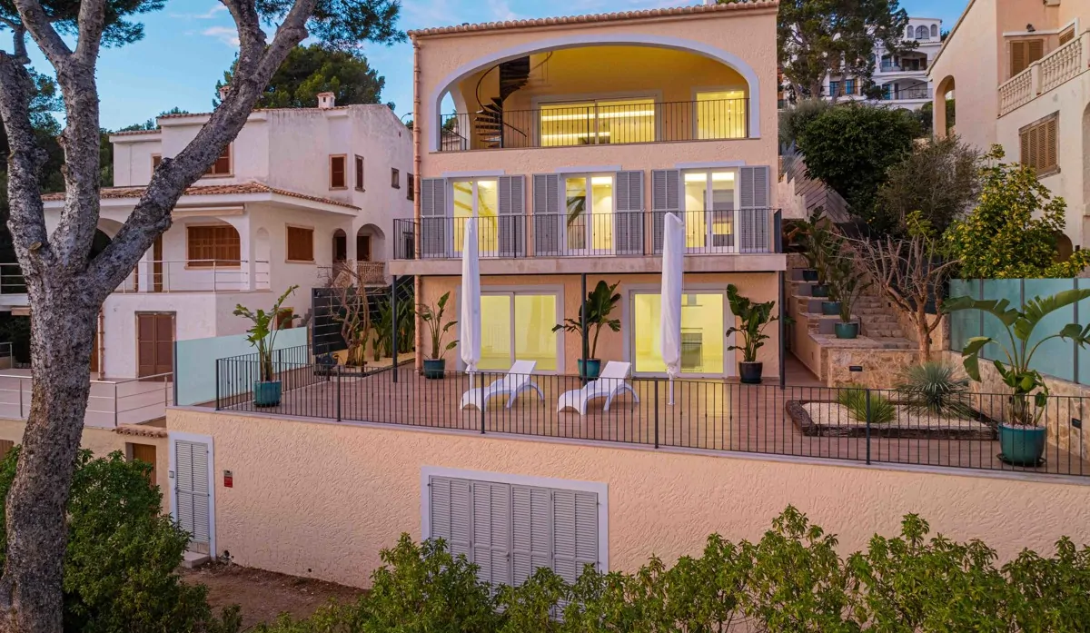 Luxus-Villa-am-Meer-in-Alcanada-Alcudia-Mallorca