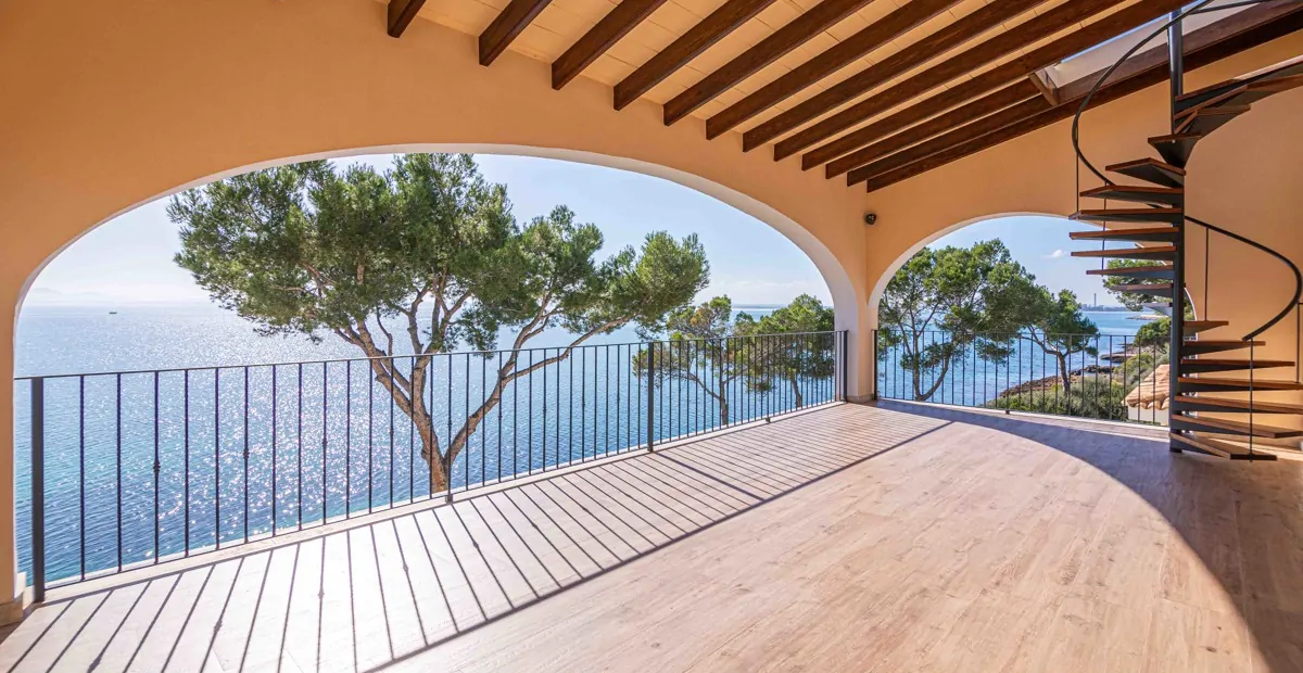 Luxus-Villa-am-Meer-in-Alcanada-Alcudia-Mallorca