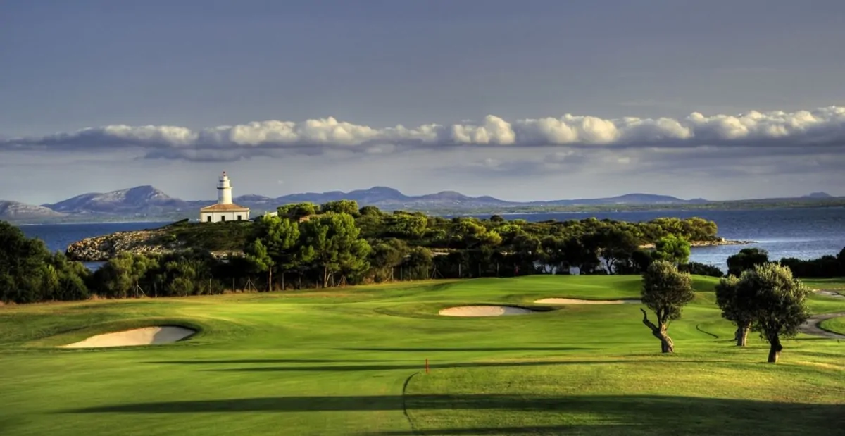 Luxus-Villa-am-Meer-in-Alcanada-Alcudia-Mallorca