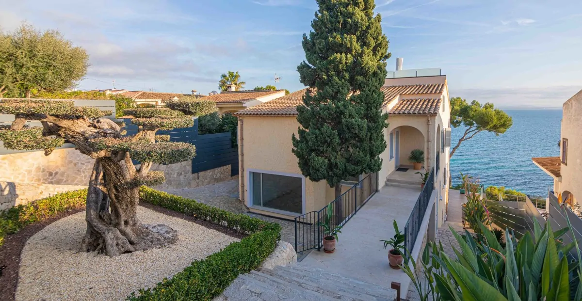 Luxus-Villa-am-Meer-in-Alcanada-Alcudia-Mallorca