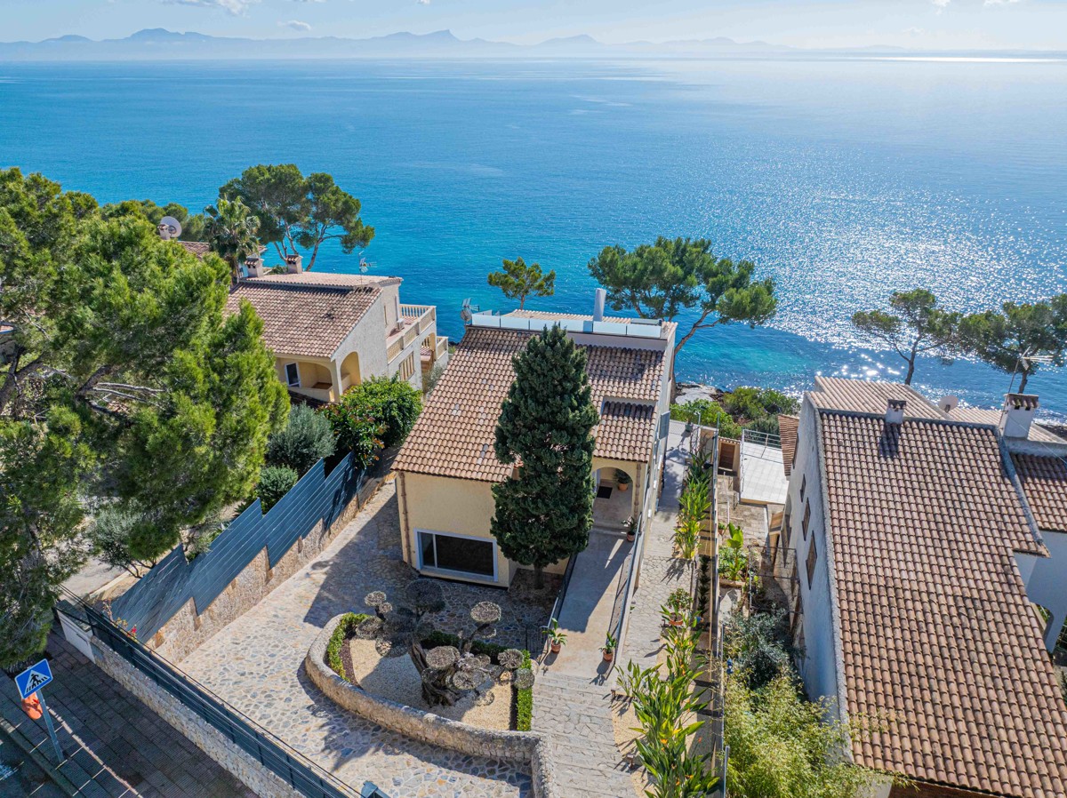 Luxus-Villa-am-Meer-in-Alcanada-Alcudia-Mallorca