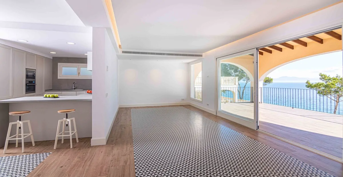 Luxus-Villa-am-Meer-in-Alcanada-Alcudia-Mallorca