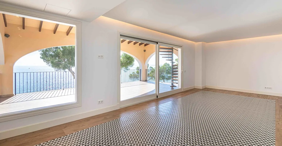 Luxus-Villa-am-Meer-in-Alcanada-Alcudia-Mallorca