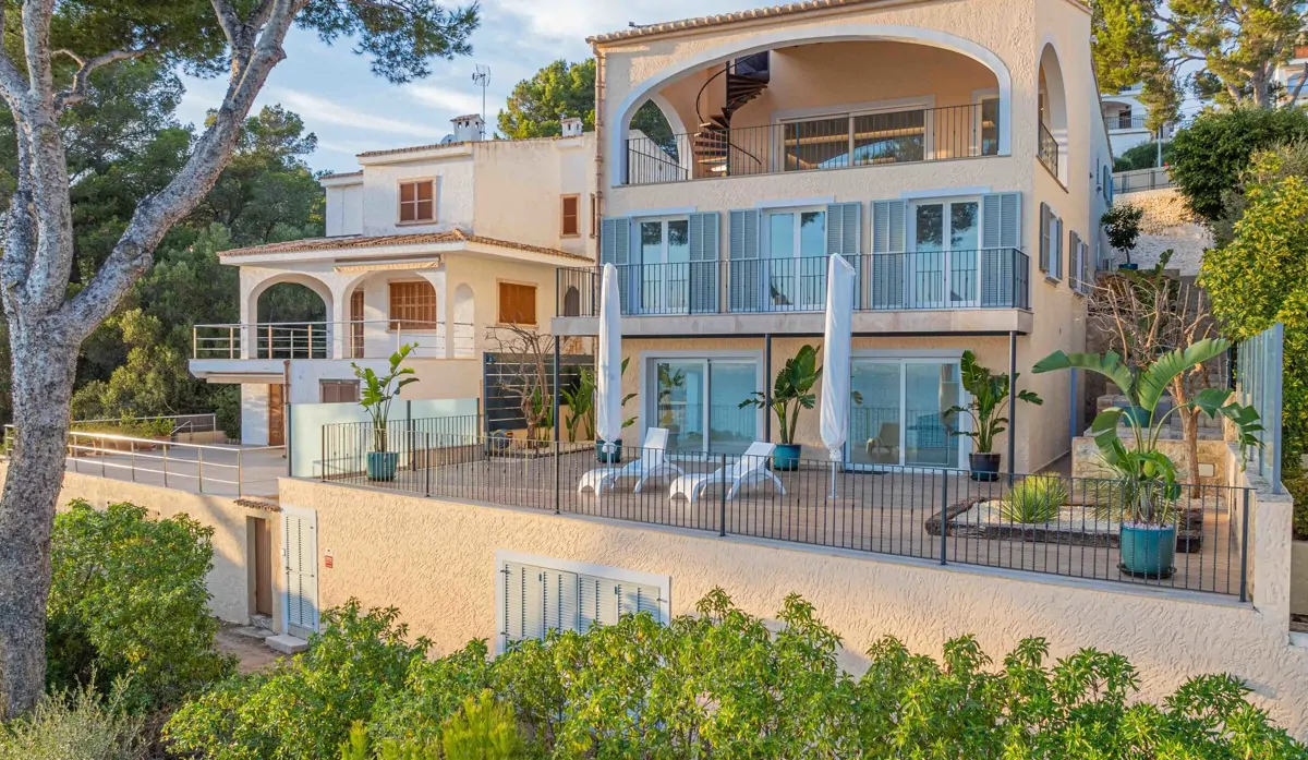 Luxus-Villa-am-Meer-in-Alcanada-Alcudia-Mallorca