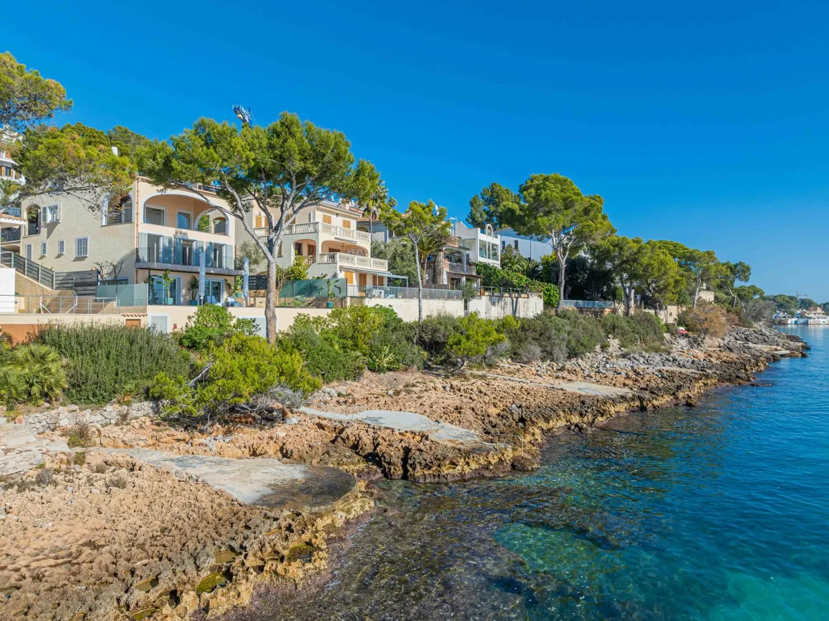 Luxury-sea-front-Villa-in-Alcanada-Alcudia-Mallorca