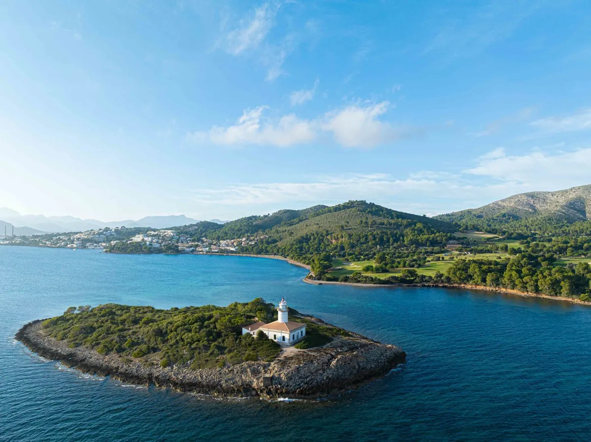 Luxury-sea-front-Villa-in-Alcanada-Alcudia-Mallorca