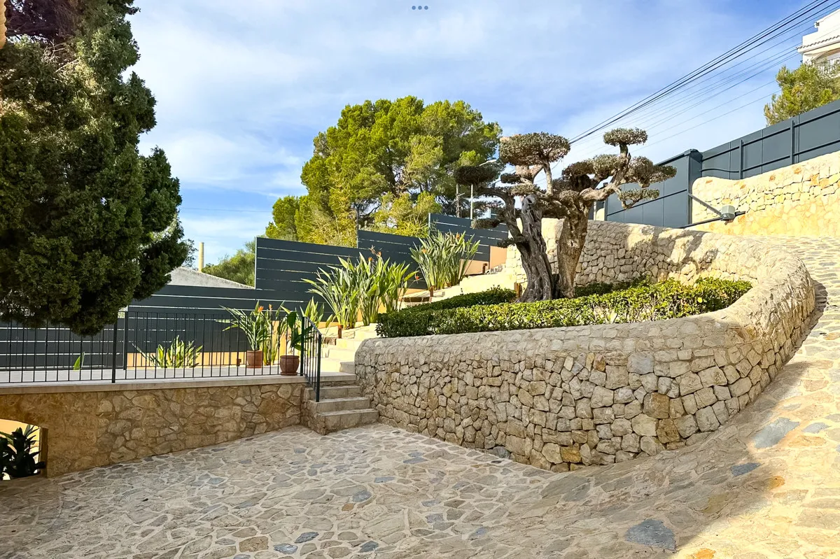 Luxury-sea-front-Villa-in-Alcanada-Alcudia-Mallorca
