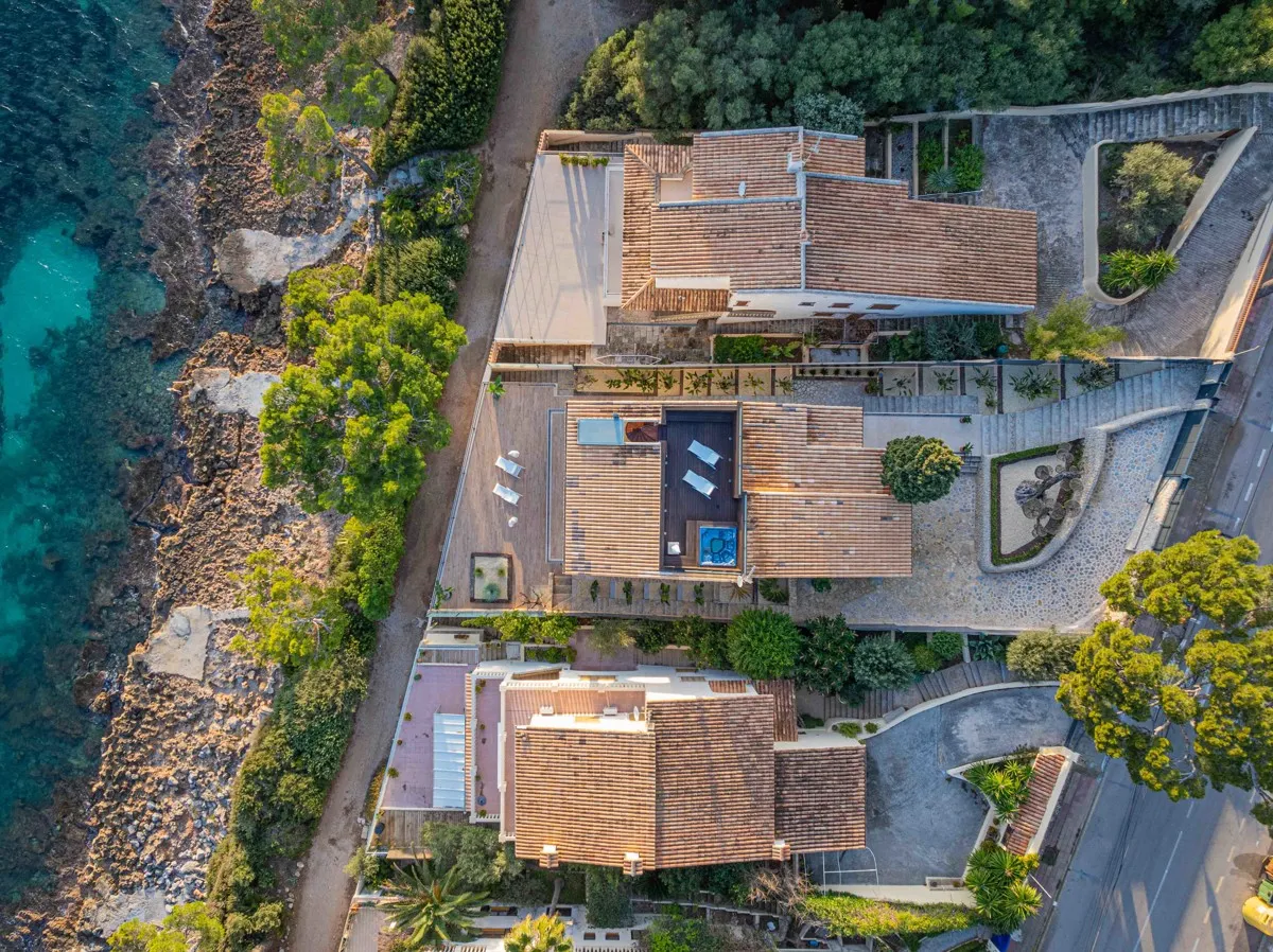 Luxury-sea-front-Villa-in-Alcanada-Alcudia-Mallorca