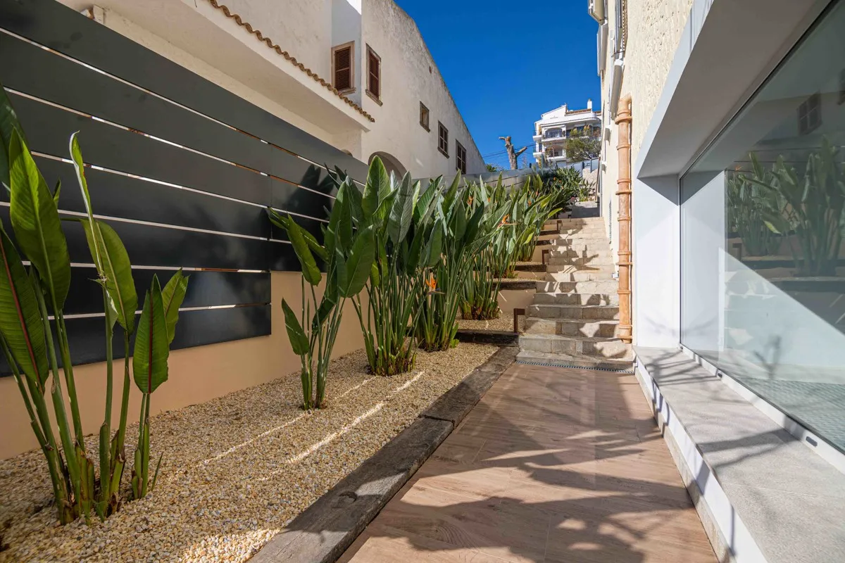 Luxury-sea-front-Villa-in-Alcanada-Alcudia-Mallorca
