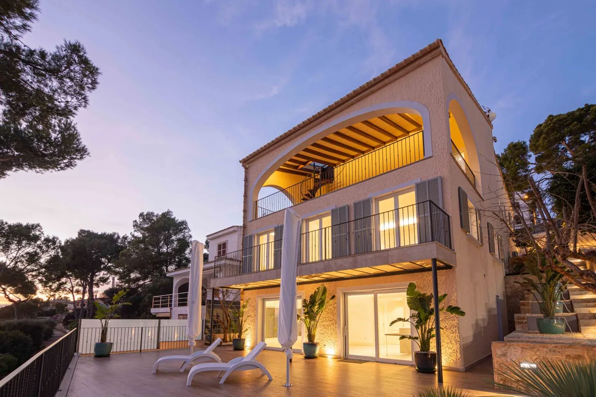 Luxury-sea-front-Villa-in-Alcanada-Alcudia-Mallorca