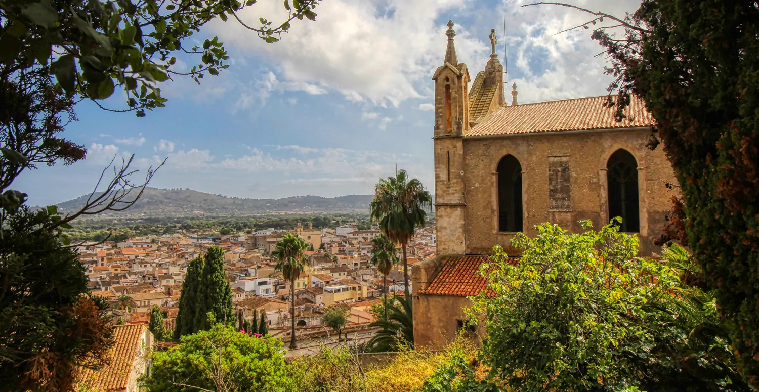 Traditionelles-Haus-in-Renovierung-mit-Innenhof-Terrasse-und-Garage-in-guter-Lage-von-Artá