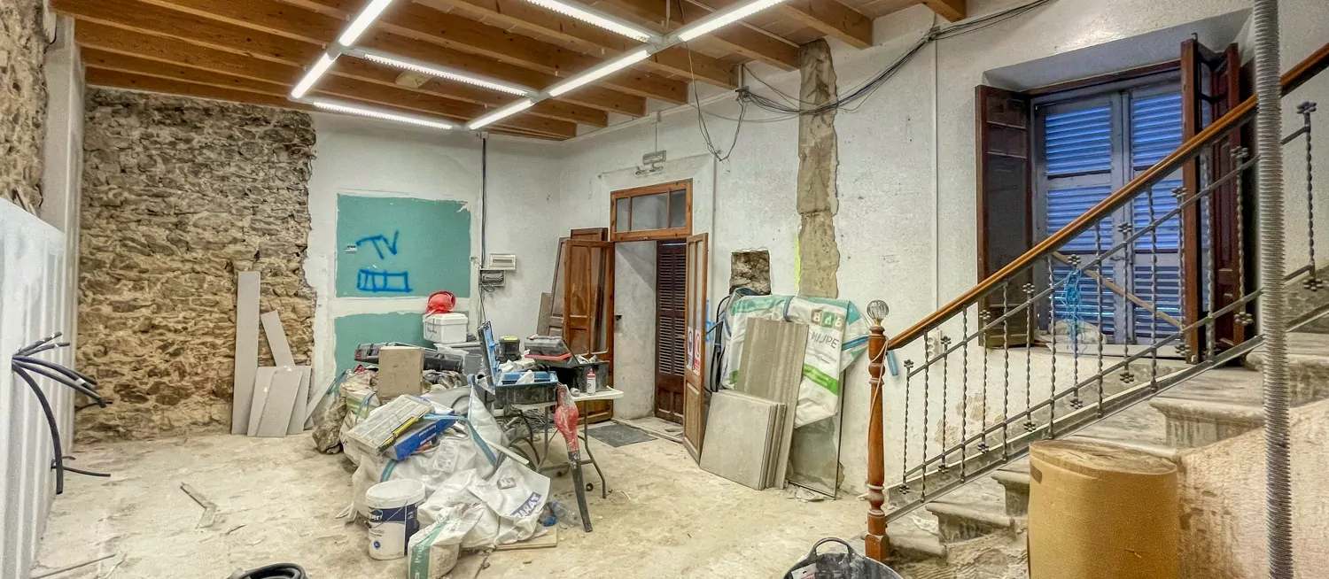 Traditionelles-Haus-in-Renovierung-mit-Innenhof-Terrasse-und-Garage-in-guter-Lage-von-Artá