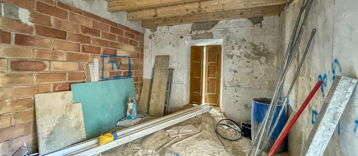 Traditionelles-Haus-in-Renovierung-mit-Innenhof-Terrasse-und-Garage-in-guter-Lage-von-Artá