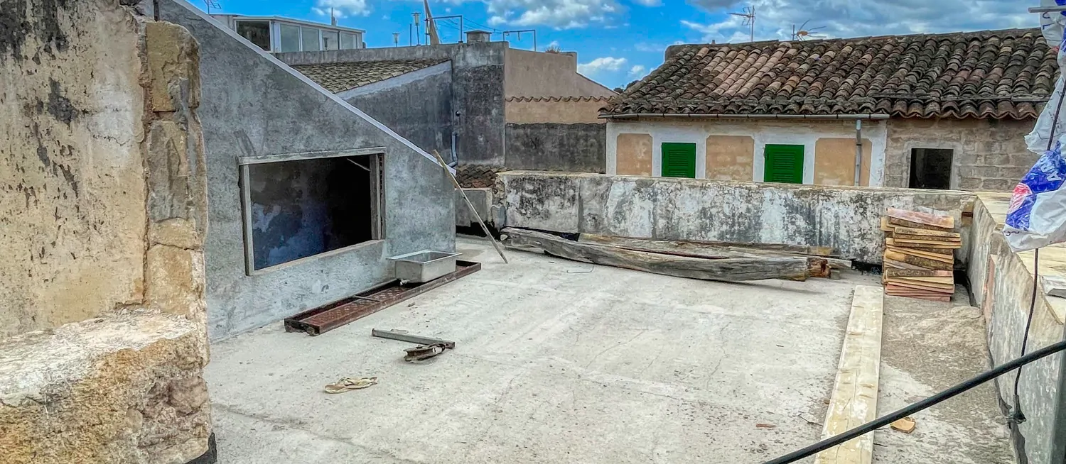 Traditionelles-Haus-in-Renovierung-mit-Innenhof-Terrasse-und-Garage-in-guter-Lage-von-Artá
