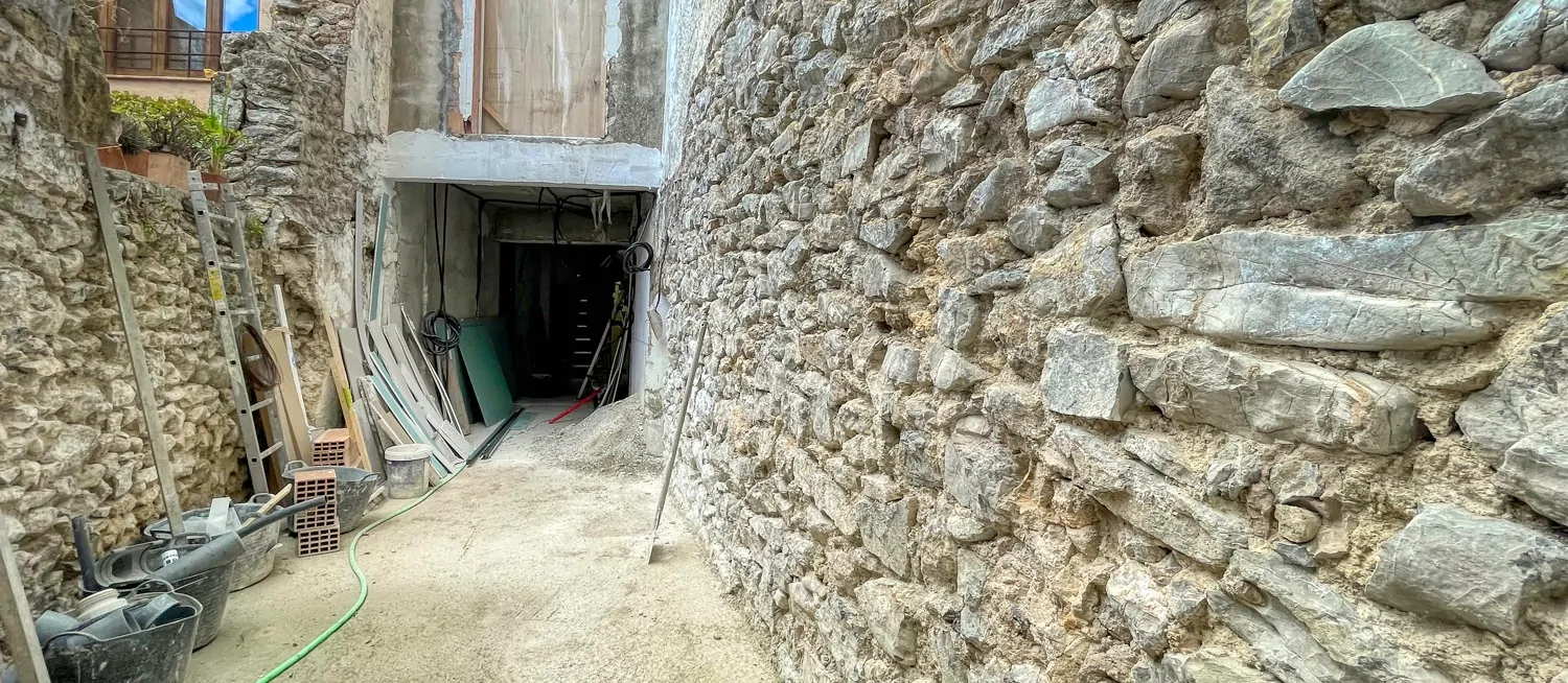 Traditionelles-Haus-in-Renovierung-mit-Innenhof-Terrasse-und-Garage-in-guter-Lage-von-Artá