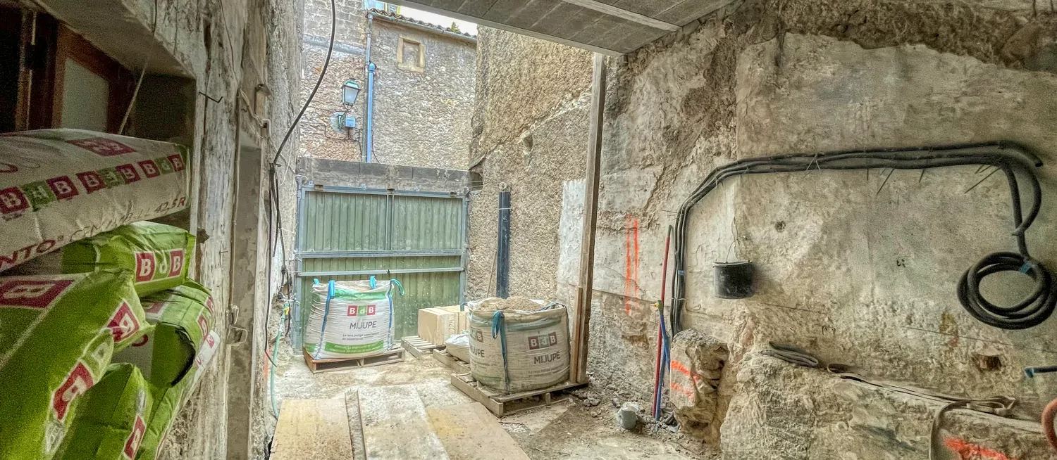 Traditionelles-Haus-in-Renovierung-mit-Innenhof-Terrasse-und-Garage-in-guter-Lage-von-Artá