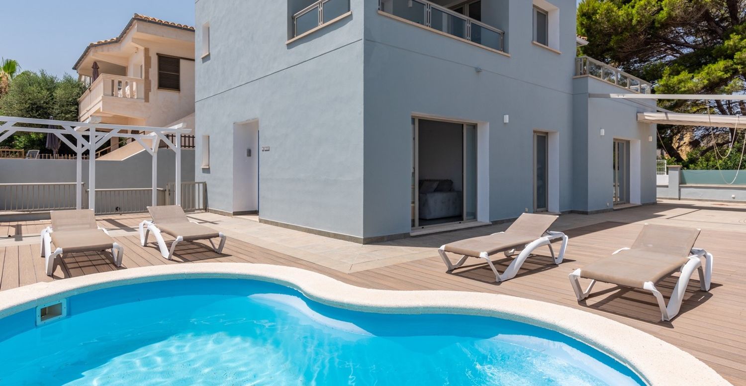 Villa-mit-Pool-am-Meer-Son-Serra-de-Marina