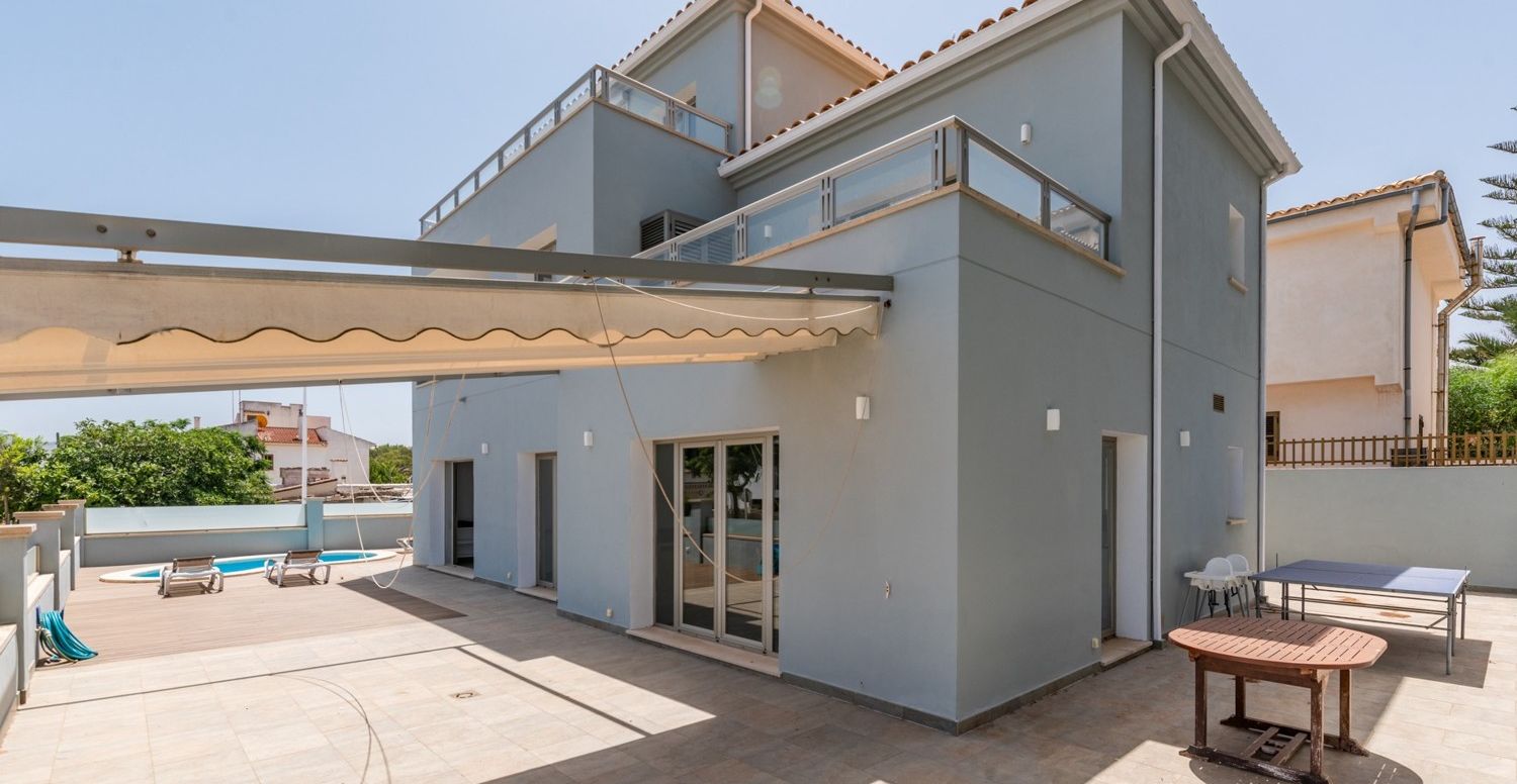 Villa-mit-Pool-am-Meer-Son-Serra-de-Marina
