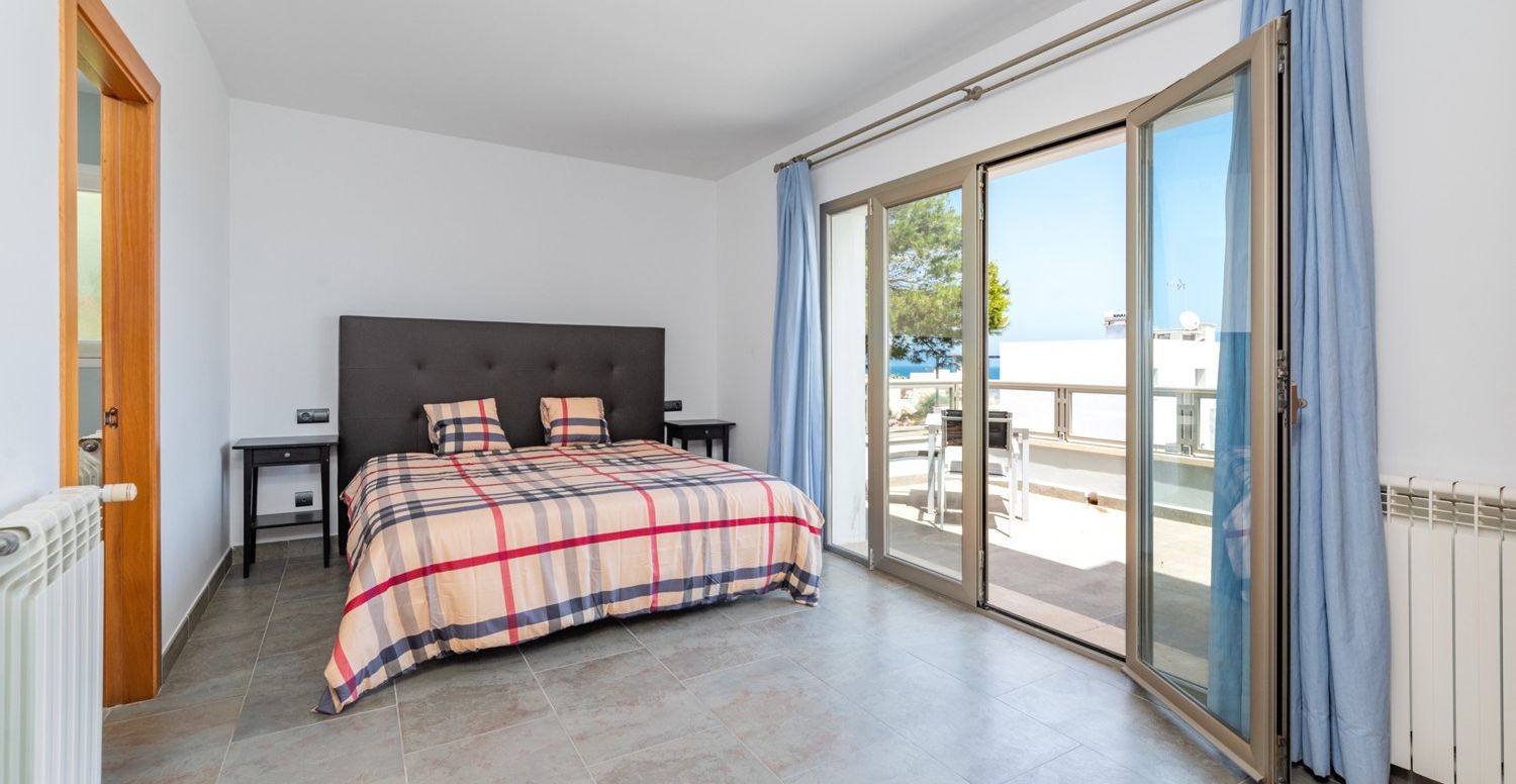 Villa-mit-Pool-am-Meer-Son-Serra-de-Marina