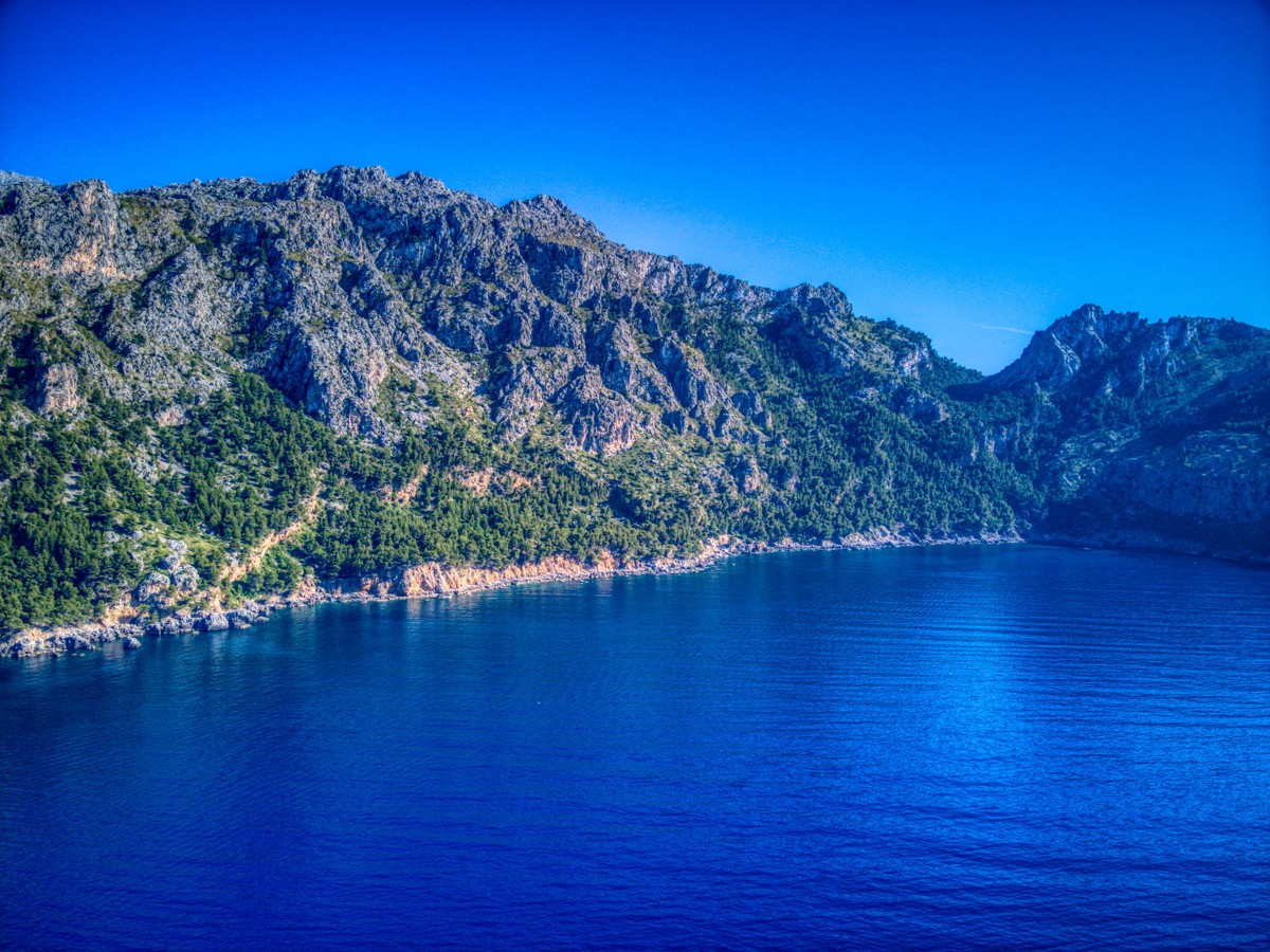 Atemberaube Küstenlandschaft in erster Meereslinie im Herzen des Unesco Welterbes Tramuntana zwischen Cala Tuent  und Soller.