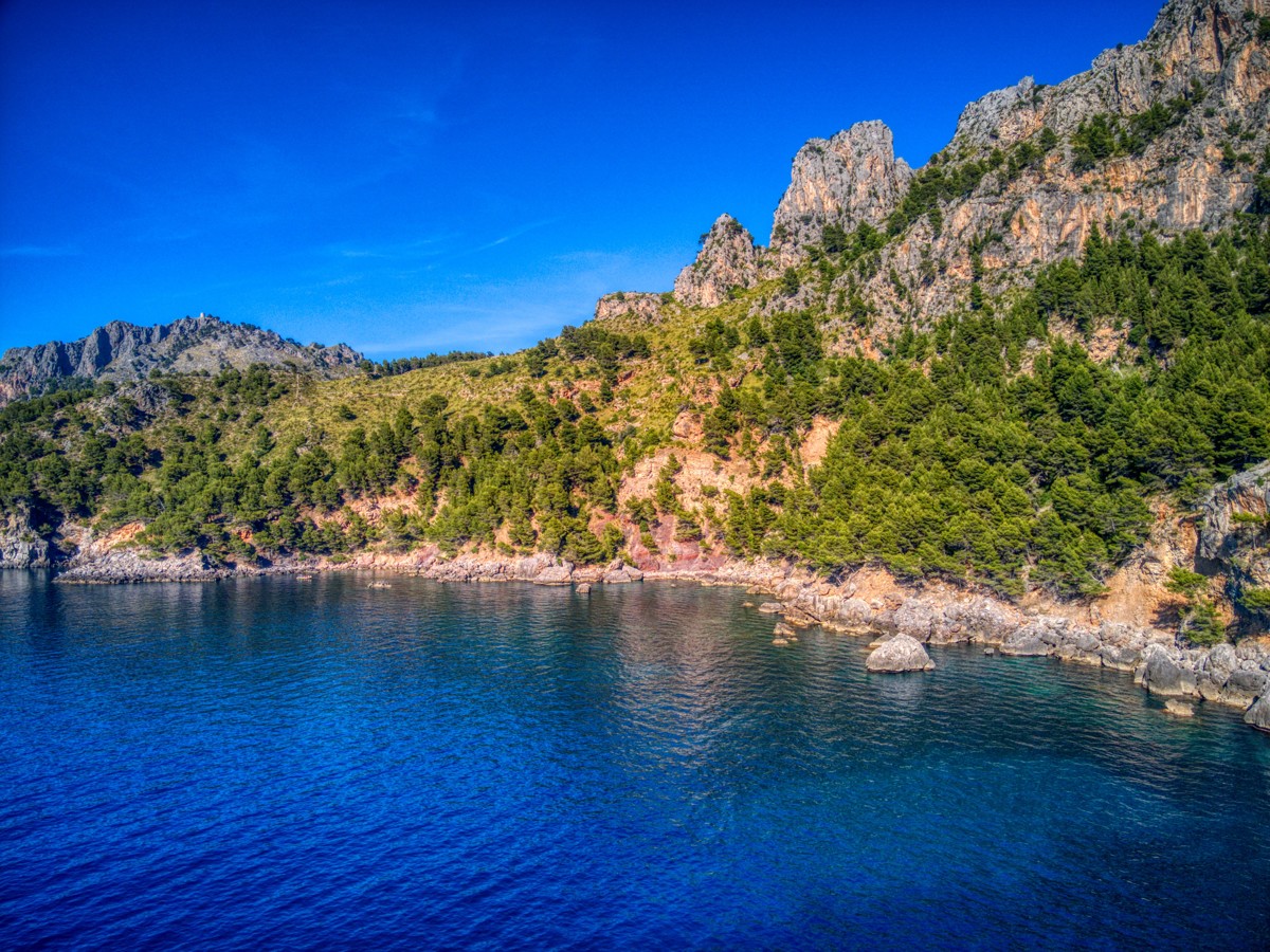 Atemberaube Küstenlandschaft in erster Meereslinie im Herzen des Unesco Welterbes Tramuntana zwischen Cala Tuent  und Soller.