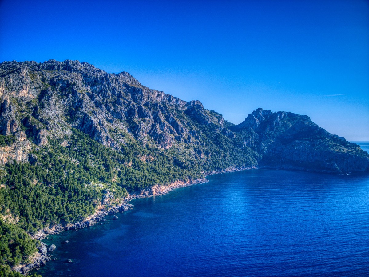 Atemberaube Küstenlandschaft in erster Meereslinie im Herzen des Unesco Welterbes Tramuntana zwischen Cala Tuent  und Soller.