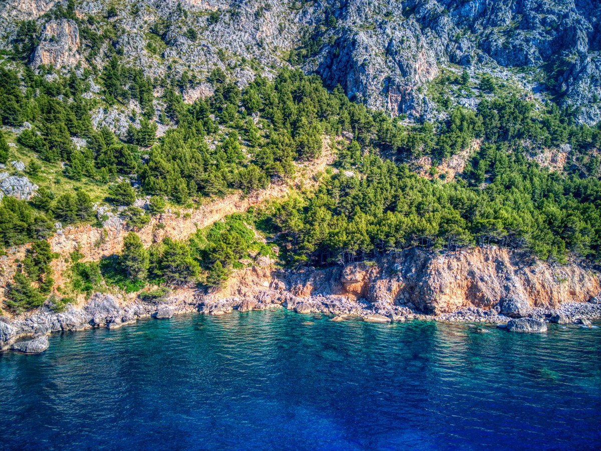 Amplio e impresionante paisaje costero en primera línea de mar en el corazón de la Tramuntana, Patrimonio Mundial de la Unesco, entre Cala Tuent y Soller