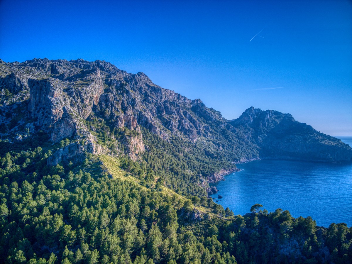 Amplio e impresionante paisaje costero en primera línea de mar en el corazón de la Tramuntana, Patrimonio Mundial de la Unesco, entre Cala Tuent y Soller