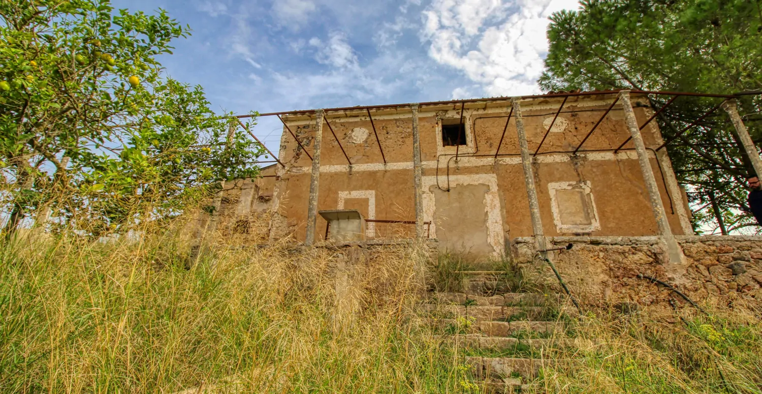 Zu-verkaufen-altes-rustikales-Haus-zu-renovieren-in-Artá