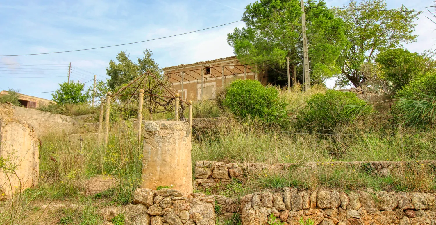 Zu-verkaufen-altes-rustikales-Haus-zu-renovieren-in-Artá