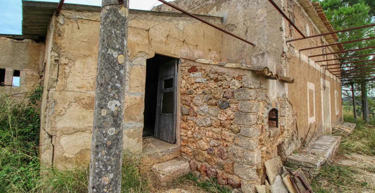Zu-verkaufen-altes-rustikales-Haus-zu-renovieren-in-Artá