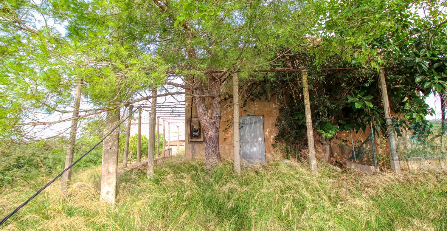 Zu-verkaufen-altes-rustikales-Haus-zu-renovieren-in-Artá