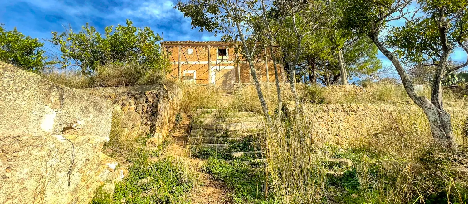 Zu-verkaufen-altes-rustikales-Haus-zu-renovieren-in-Artá