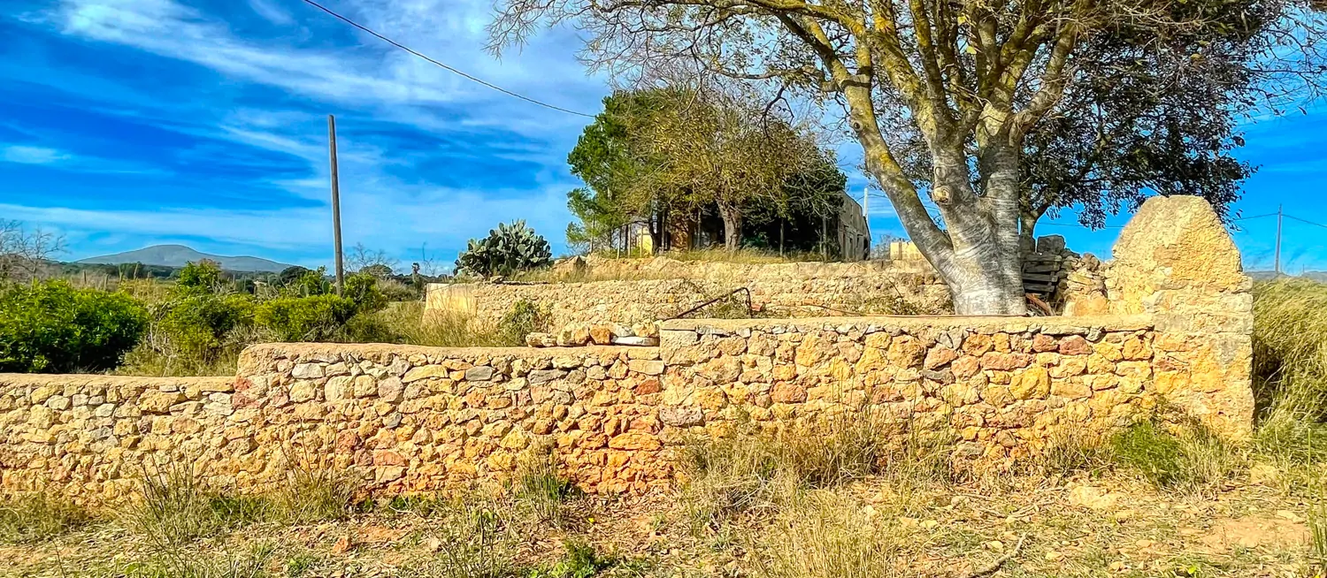 Zu-verkaufen-altes-rustikales-Haus-zu-renovieren-in-Artá