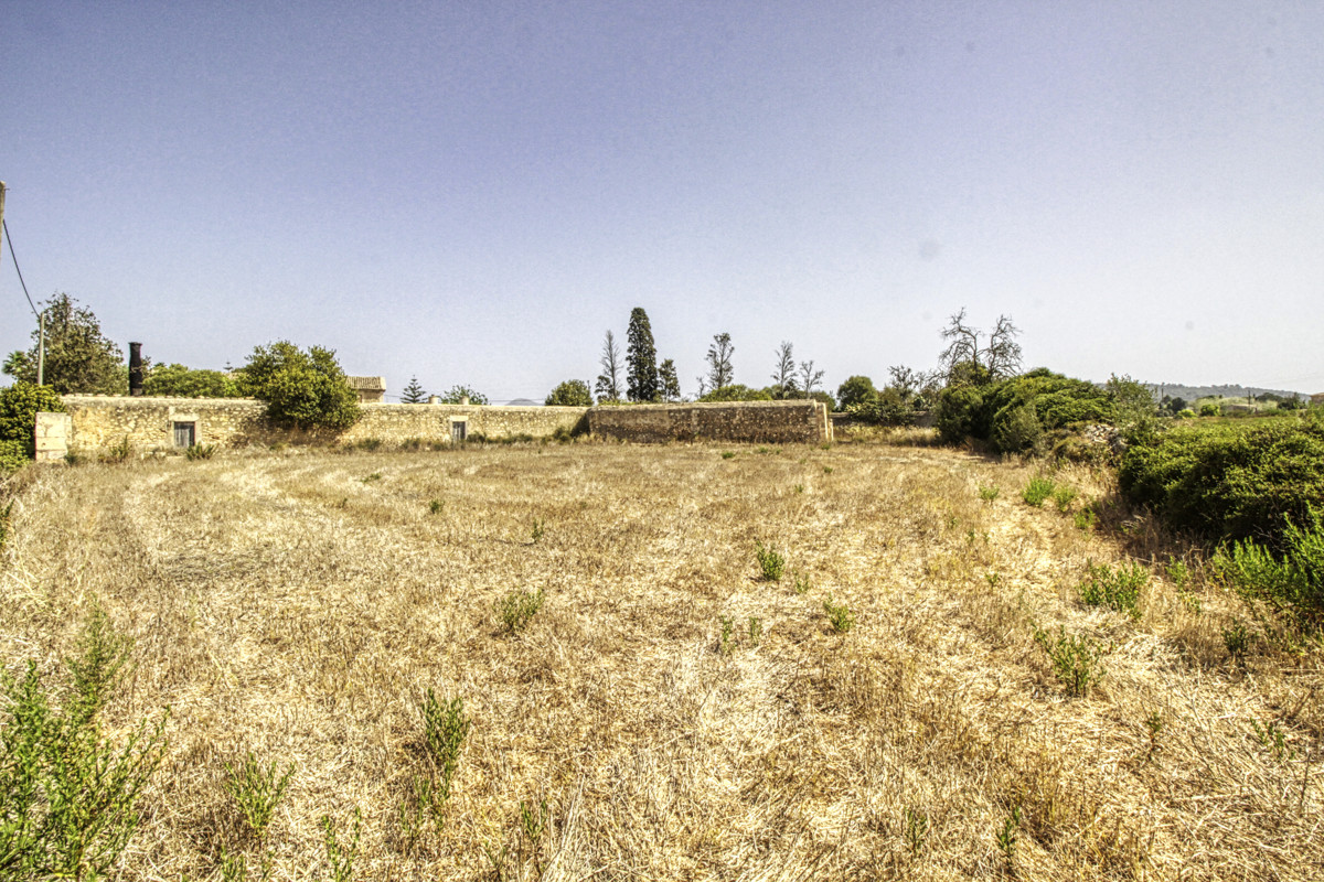 Zu-verkaufen-historisches-Landhaus-am-Rande-von-ManacorFinca von 2,5 Hektar Land zu verkaufen mit einem Herrenhaus aus dem Jahr 1861 mit mehr als 600 Meter zu renovieren in Manacor