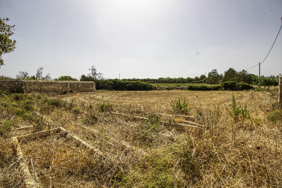 Zu-verkaufen-historisches-Landhaus-am-Rande-von-Manacor