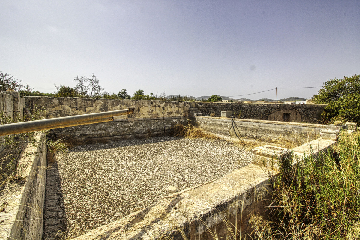 Zu-verkaufen-historisches-Landhaus-am-Rande-von-Manacor