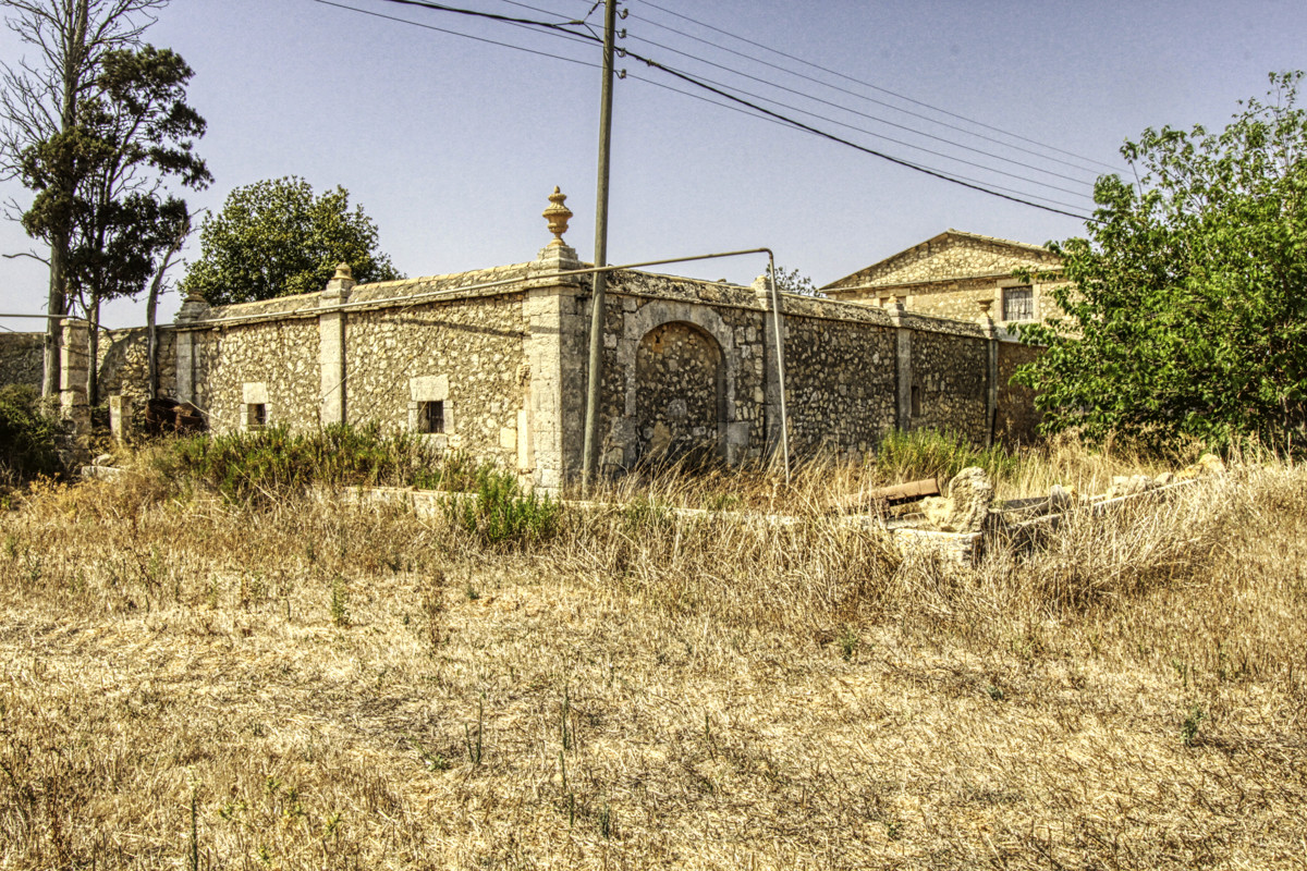 Zu-verkaufen-historisches-Landhaus-am-Rande-von-Manacor