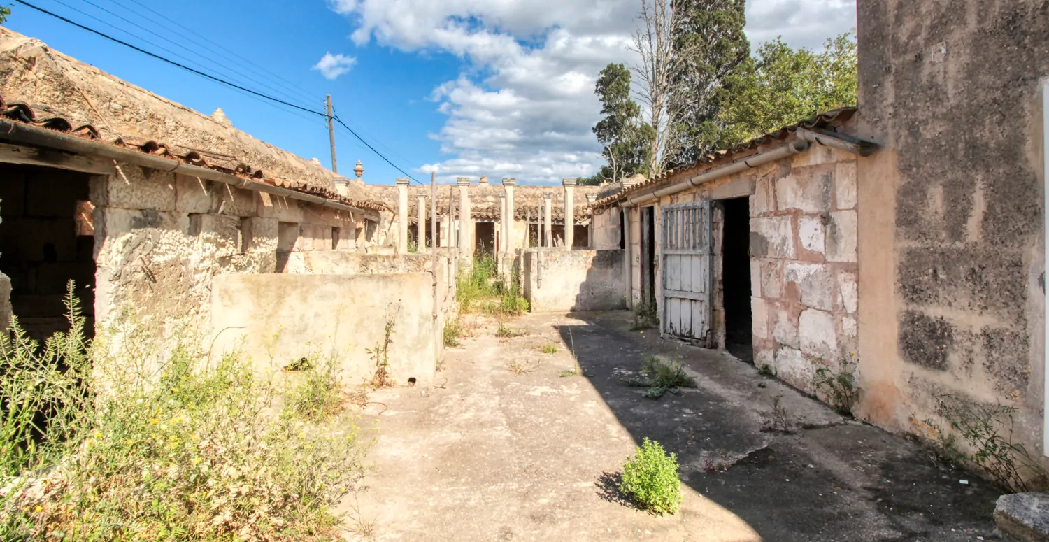 Zu-verkaufen-historisches-Landhaus-am-Rande-von-Manacor