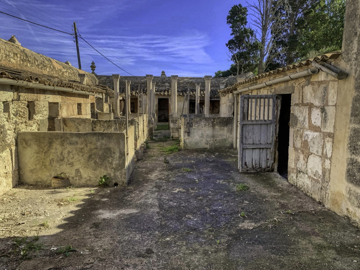 Zu-verkaufen-historisches-Landhaus-am-Rande-von-Manacor