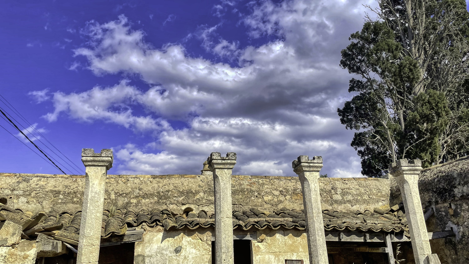 Zu-verkaufen-historisches-Landhaus-am-Rande-von-Manacor